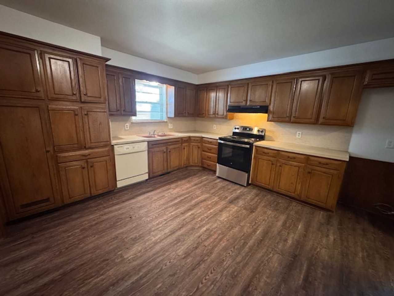 5909 Kingston Rd - Photo 6 of 19