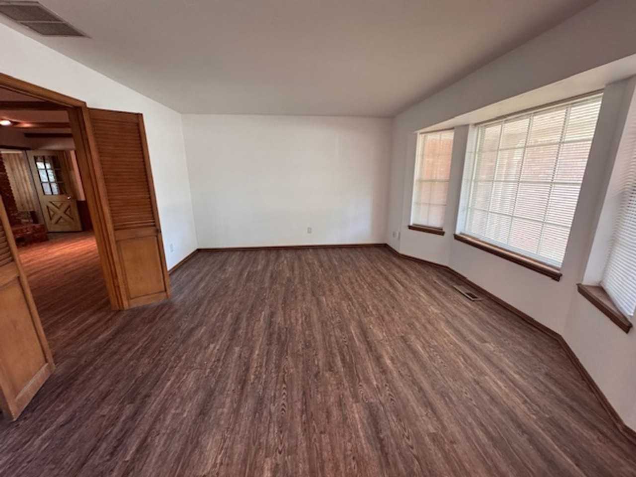 5909 Kingston Rd - Photo 7 of 19
