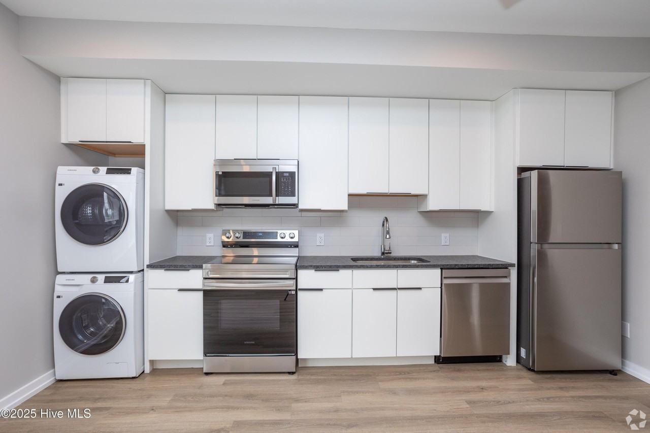 607 S 11th St #105 - Photo 3 of 13