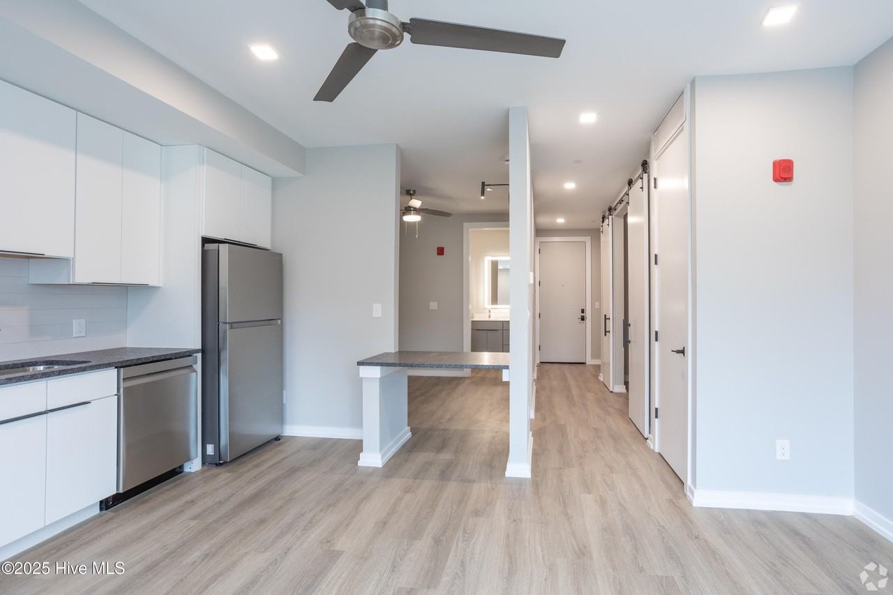 607 S 11th St #105 - Photo 4 of 13