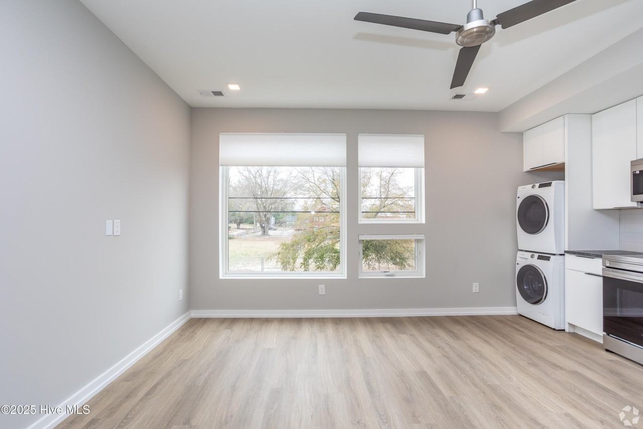 607 S 11th St #105 - Photo 5 of 13