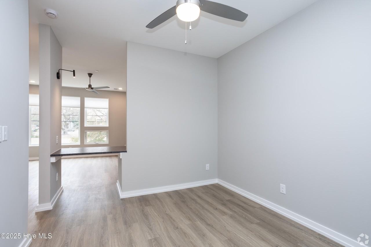 607 S 11th St #105 - Photo 6 of 13