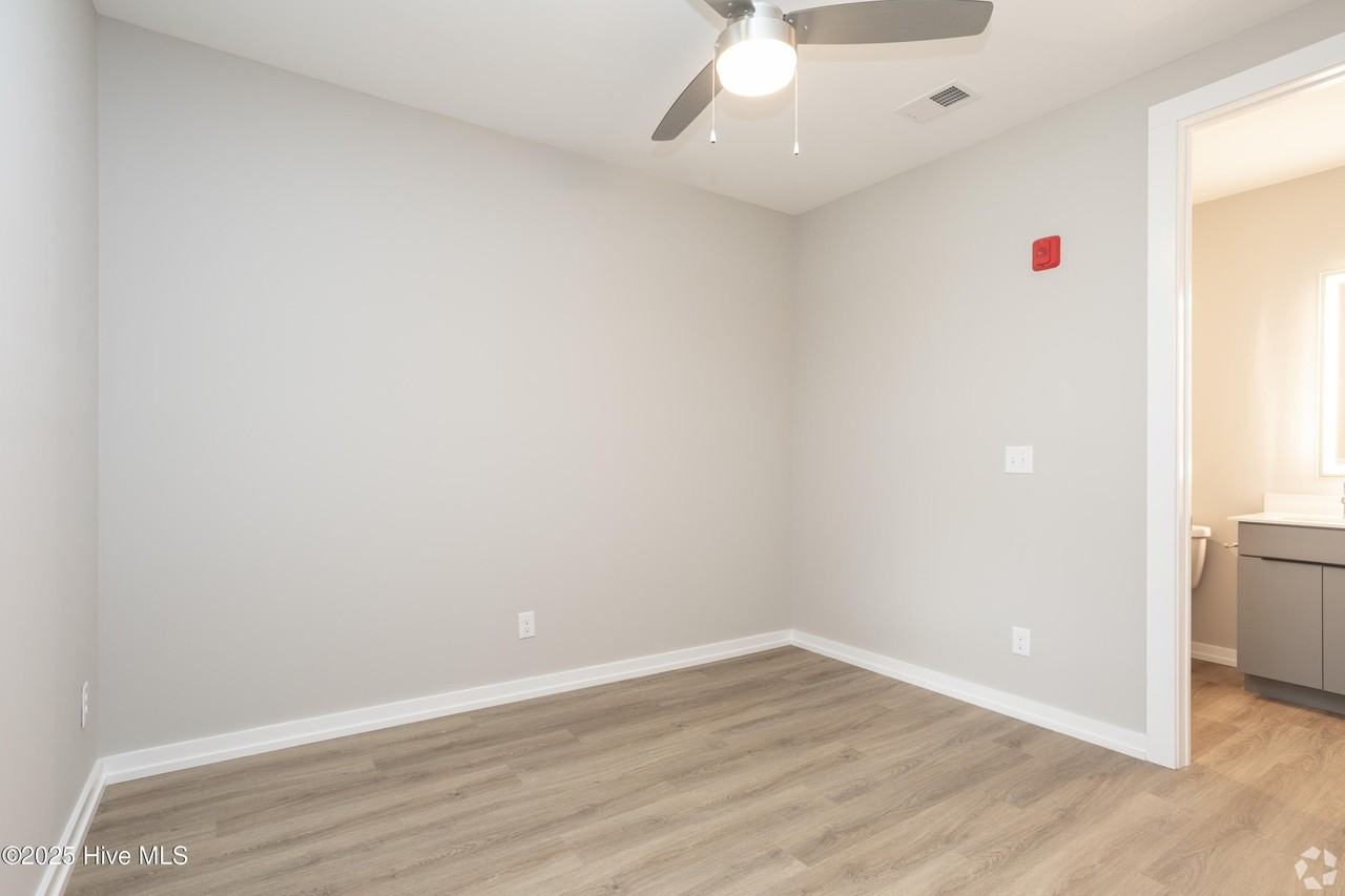 607 S 11th St #105 - Photo 7 of 13