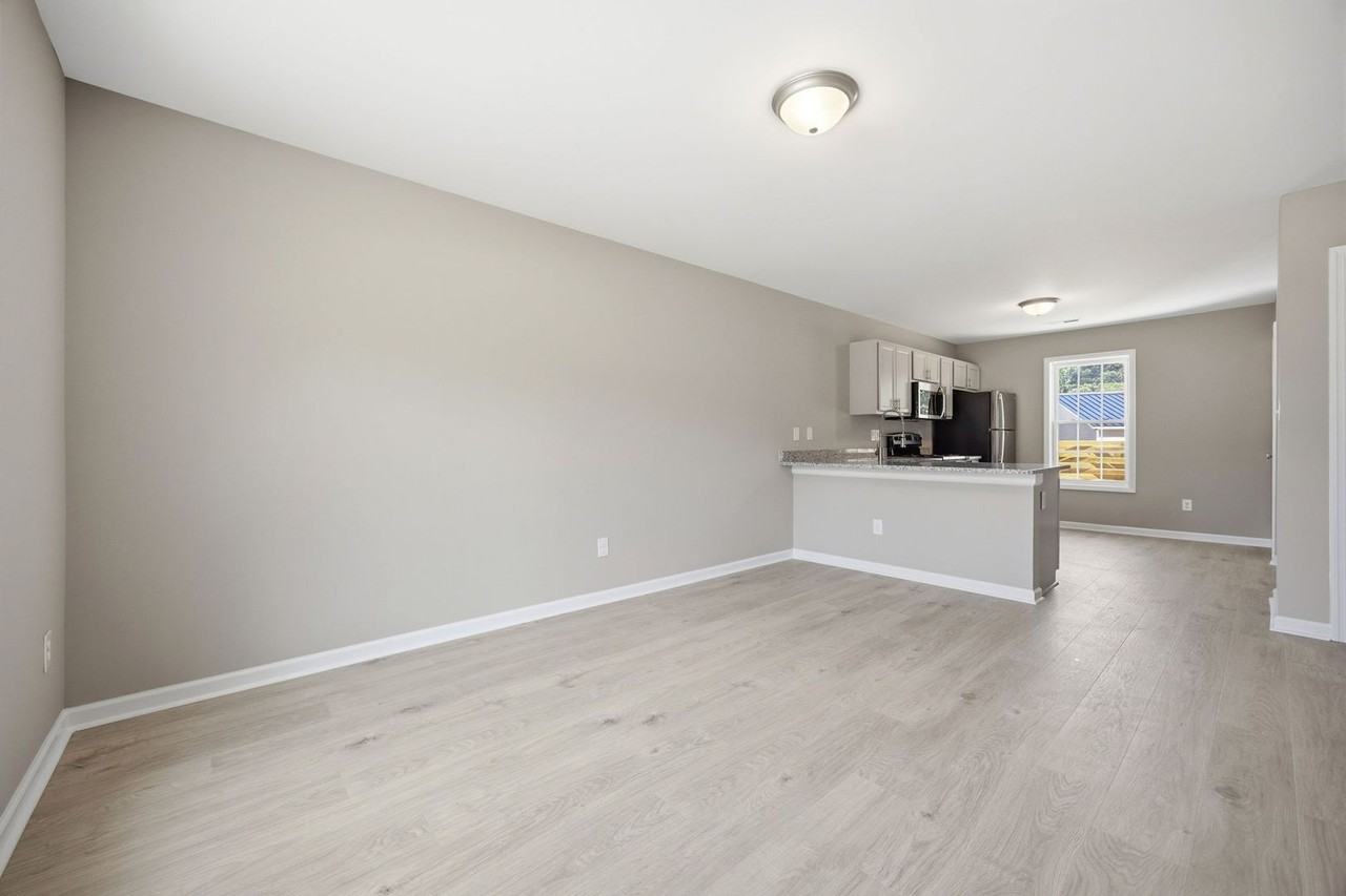 60 Coats Cir - Photo 3 of 14