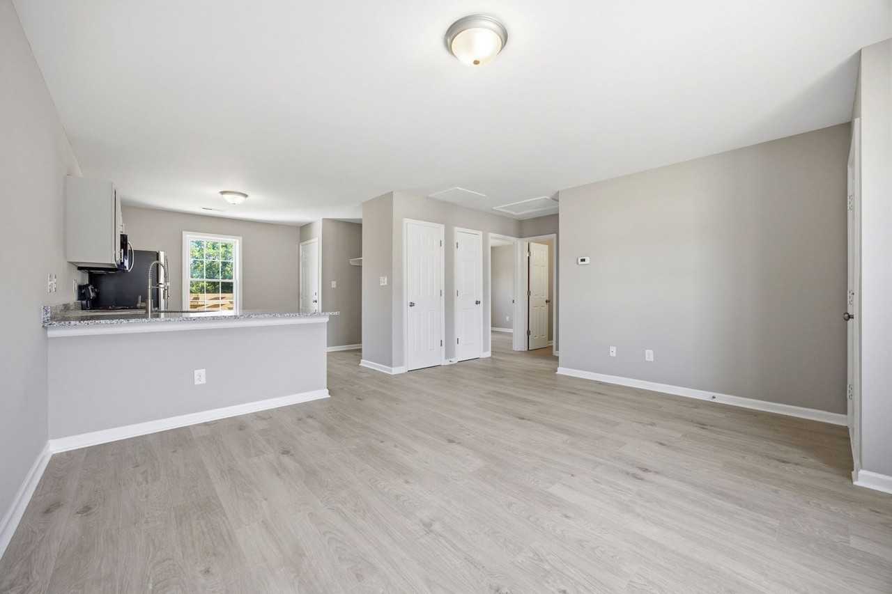60 Coats Cir - Photo 4 of 14