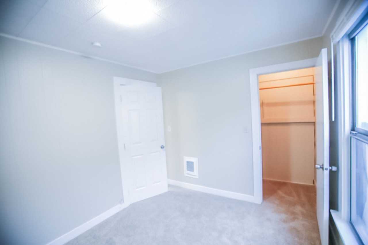 3619 Lombard Ave - Photo 5 of 12