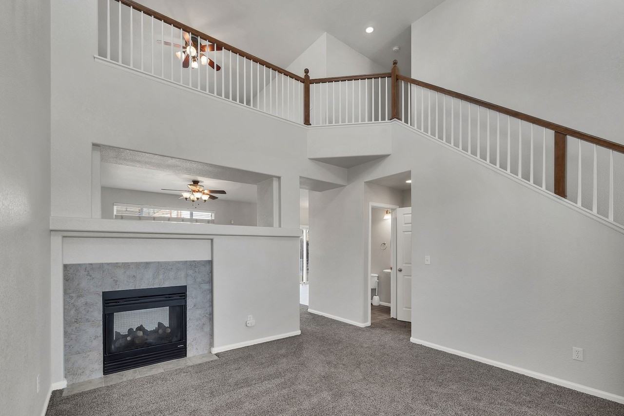 8034 Steward Ln - Photo 6 of 37