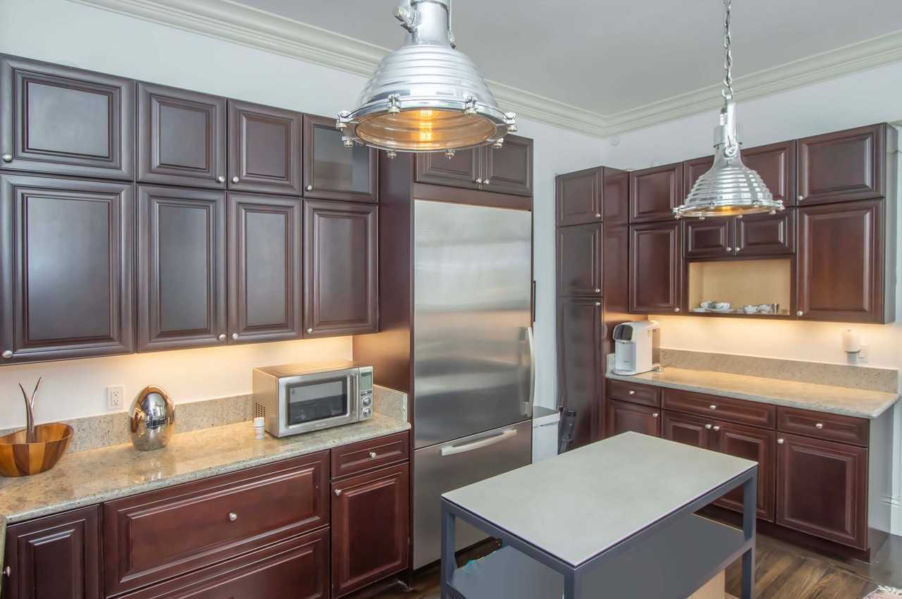 2415 Franklin St - Photo 7 of 16