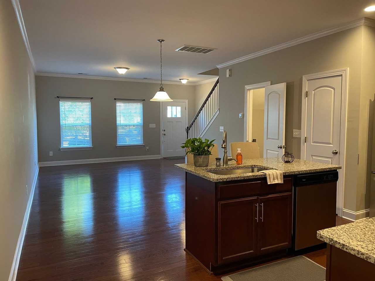 2510 Gallery Dr - Photo 6 of 30