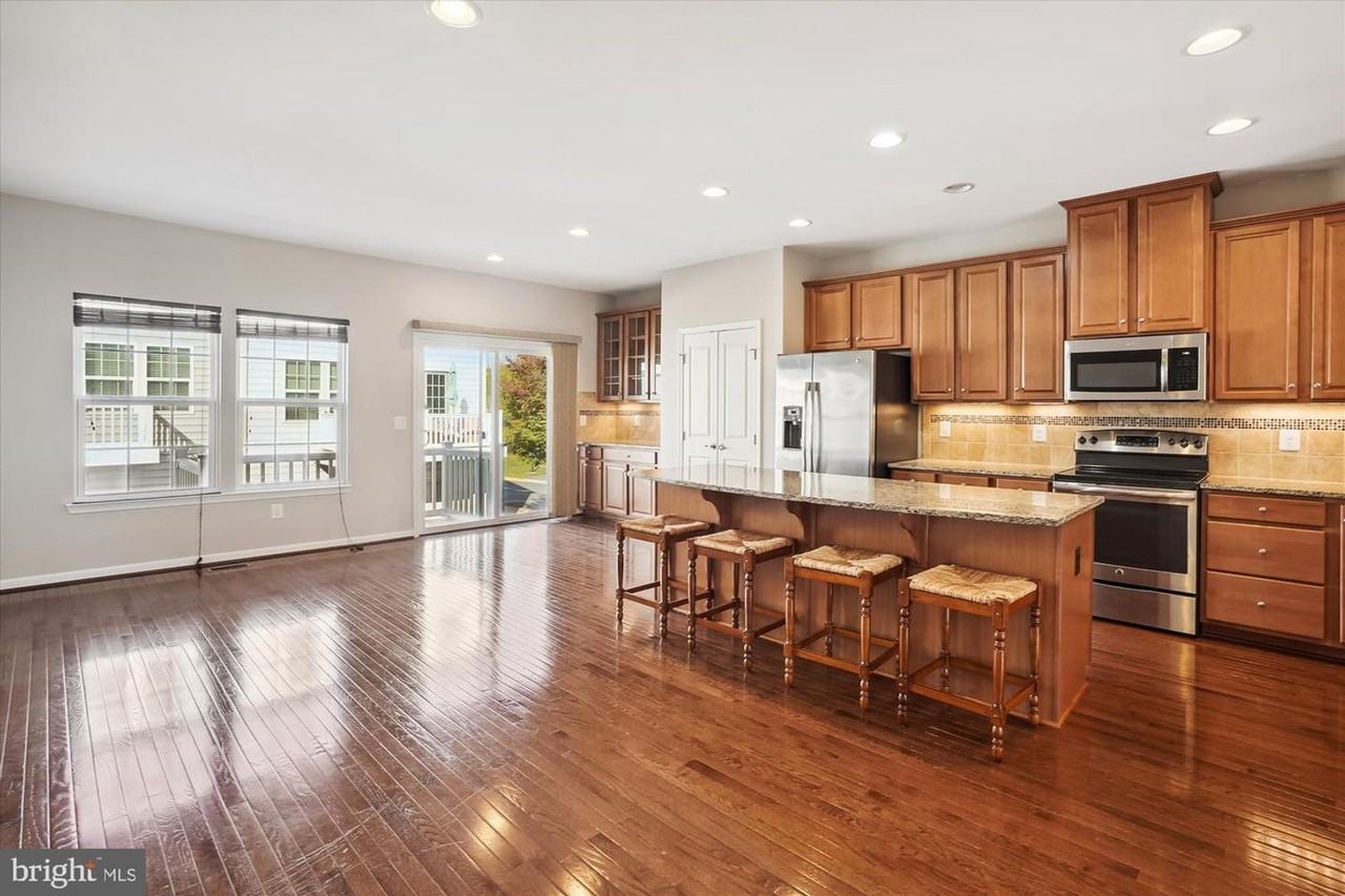 7106 Santa Cruz Pl - Photo 7 of 30