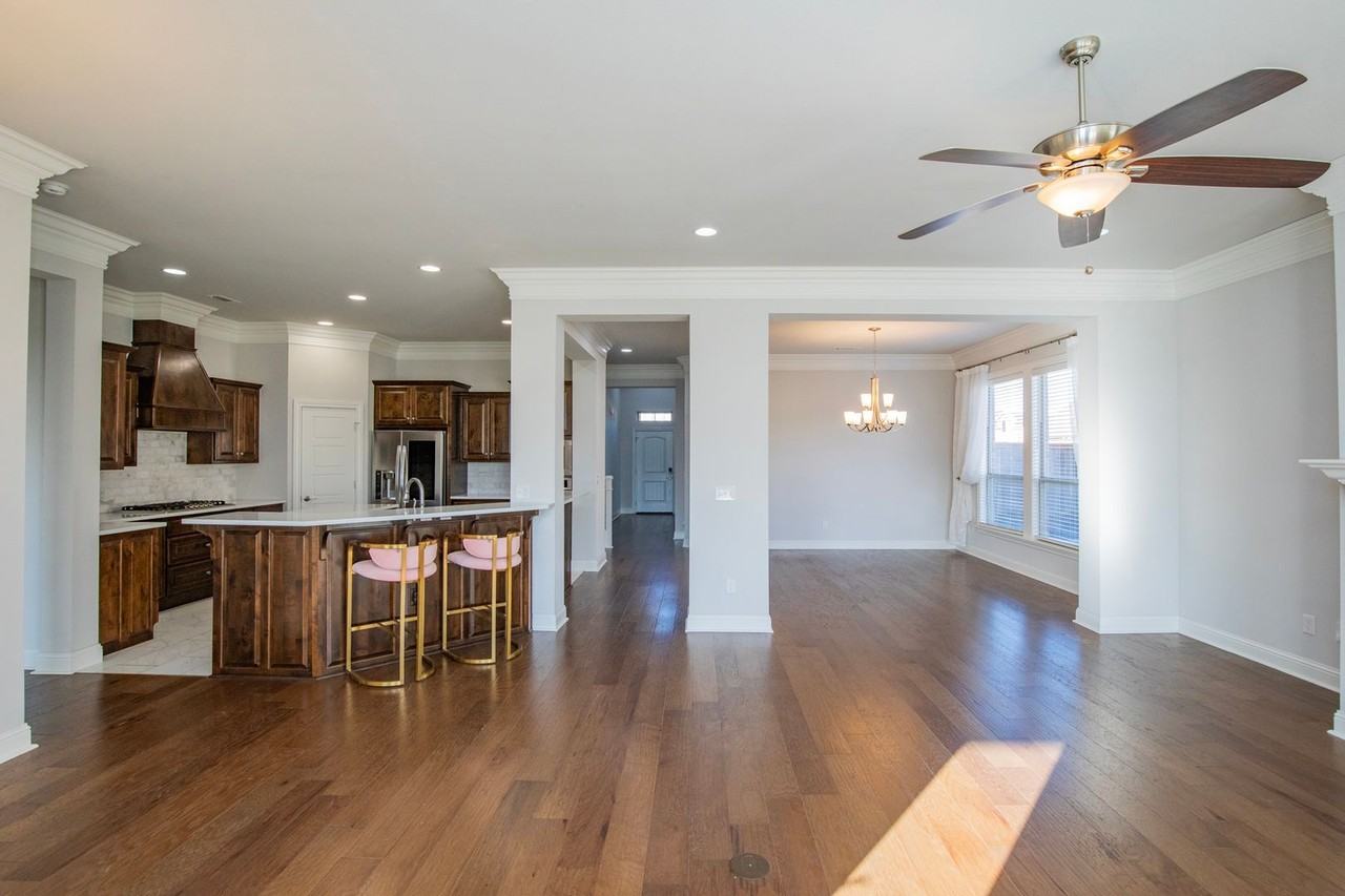 1601 Sw Edinburgh Ave - Photo 5 of 34