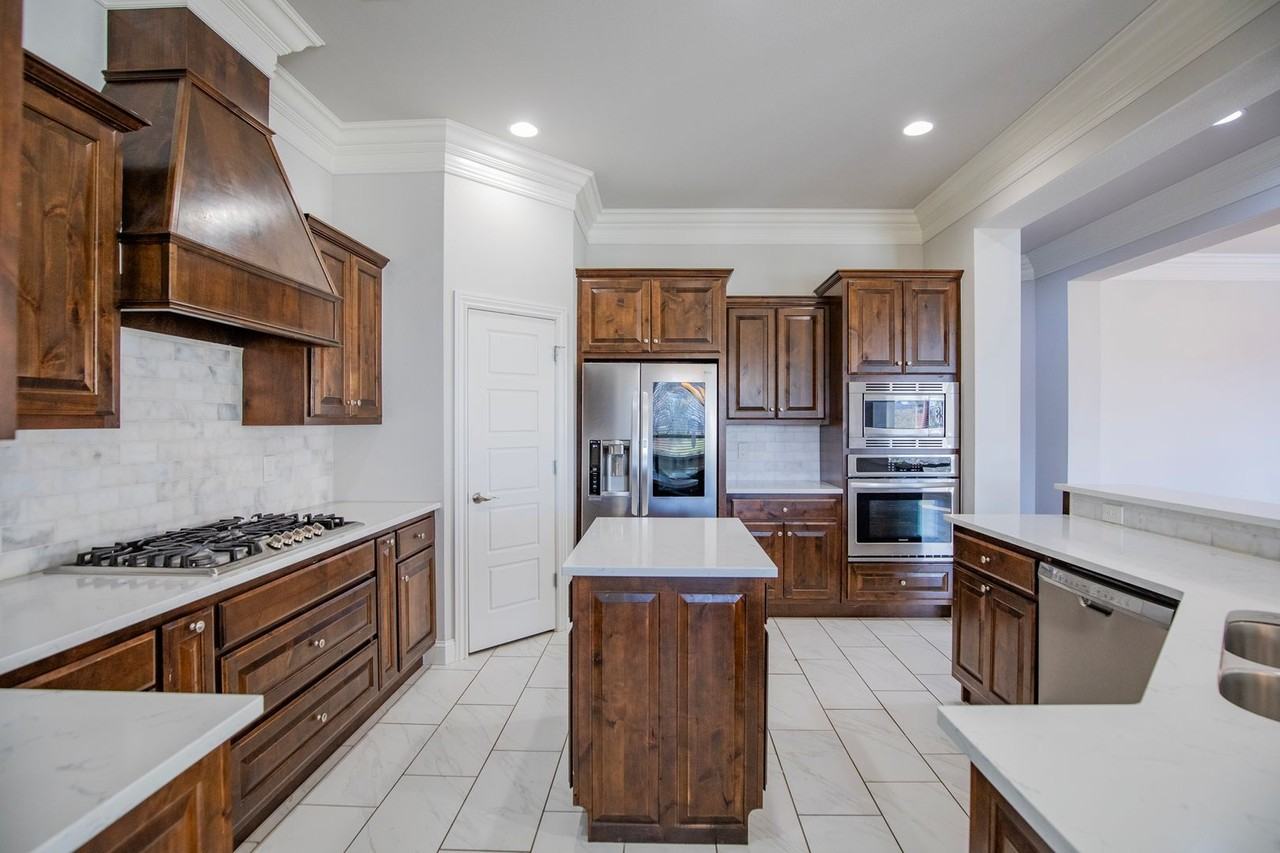 1601 Sw Edinburgh Ave - Photo 6 of 34