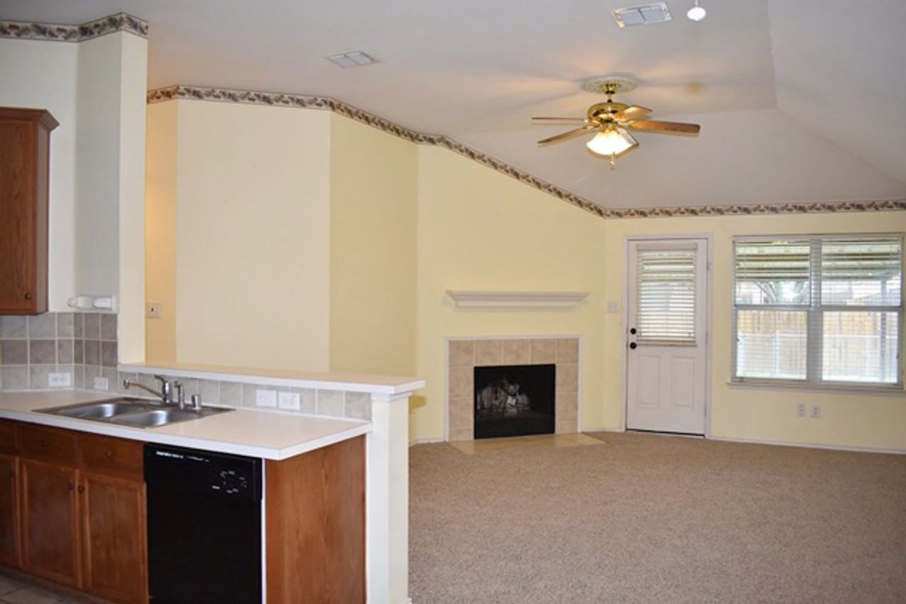 1405 Carrigan Ln - Photo 3 of 12