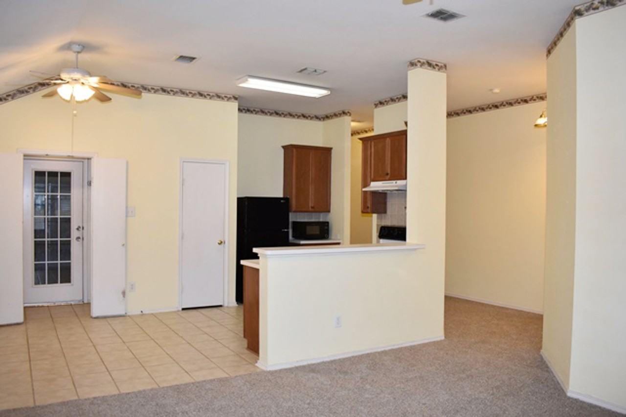 1405 Carrigan Ln - Photo 4 of 12