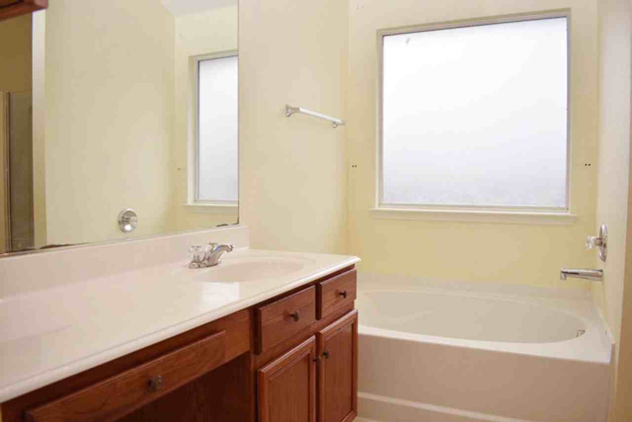 1405 Carrigan Ln - Photo 7 of 12