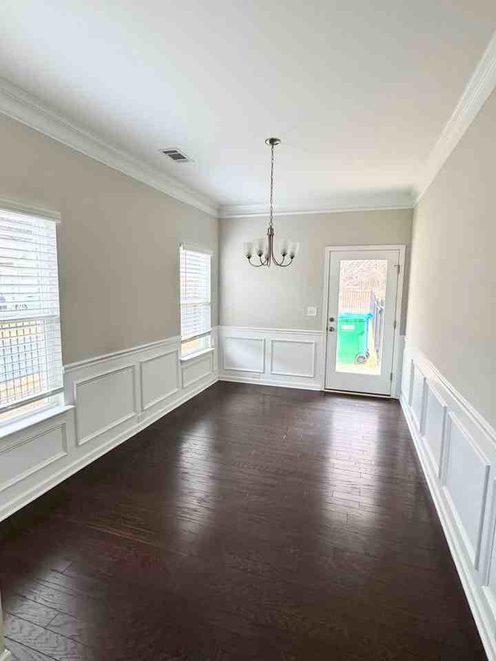 304 Harrison Ln - Photo 3 of 11