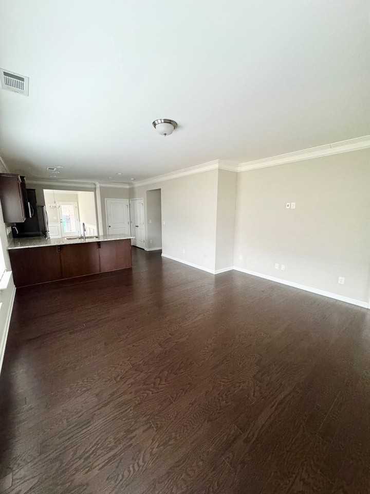 304 Harrison Ln - Photo 4 of 11