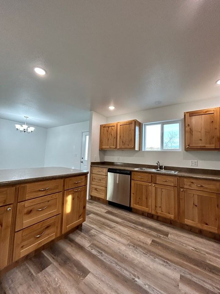 595 Creek Hollow Way - Photo 3 of 35