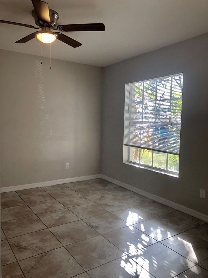 1101 Se 24th Ave - Photo 4 of 15