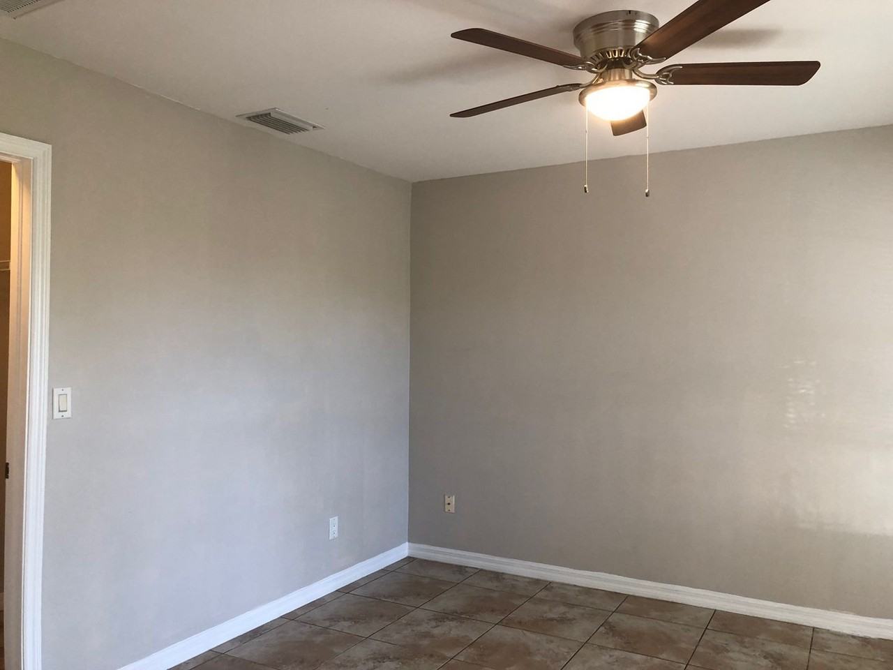 1101 Se 24th Ave - Photo 5 of 15