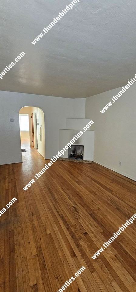 301 Yale Blvd Se - Photo 3 of 11