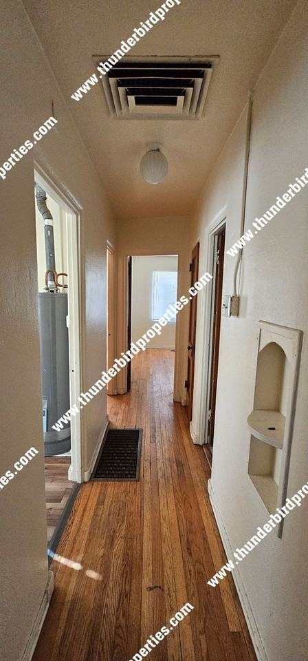 301 Yale Blvd Se - Photo 4 of 11