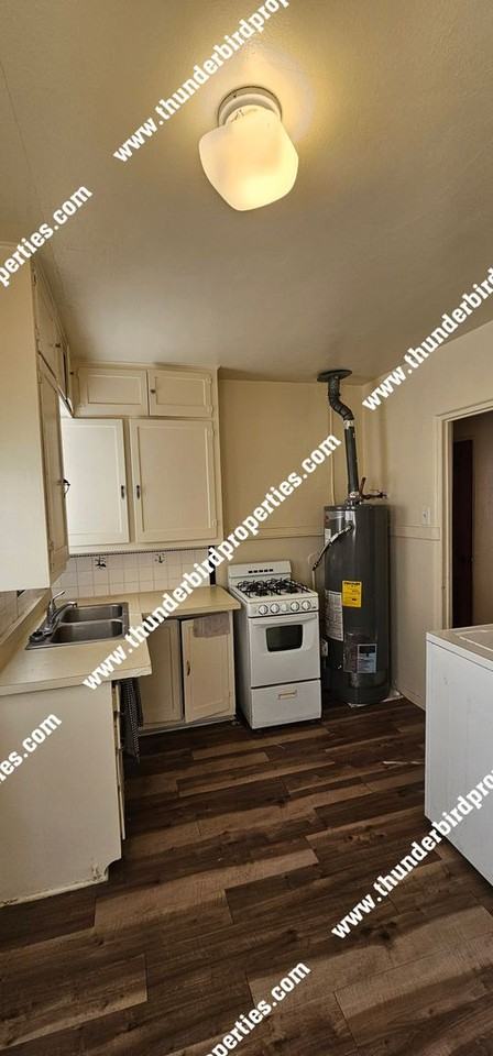 301 Yale Blvd Se - Photo 5 of 11