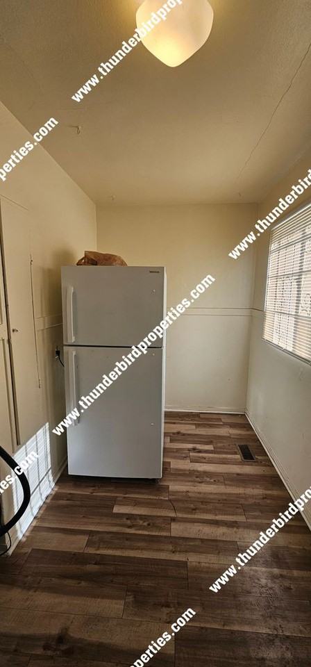 301 Yale Blvd Se - Photo 6 of 11