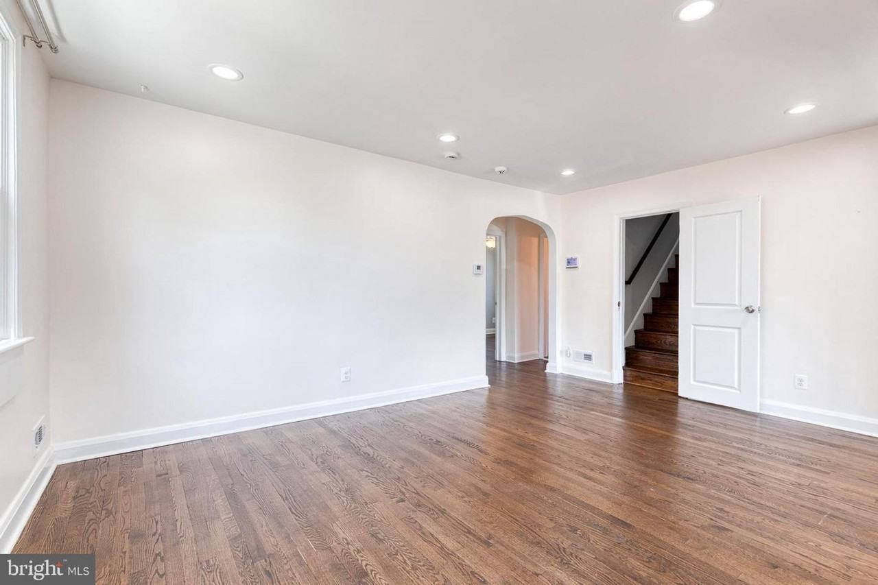 406 N St Se - Photo 3 of 25