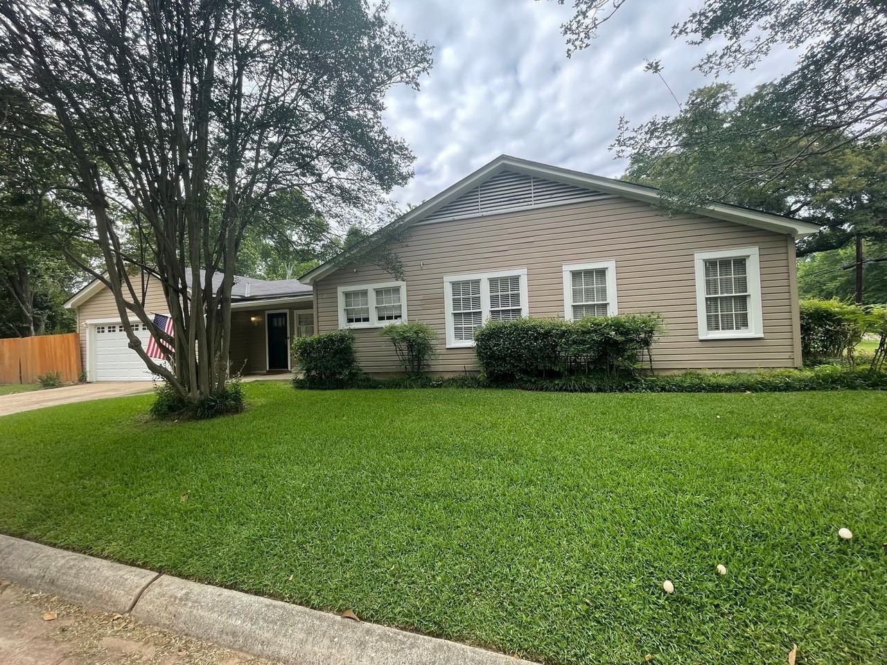 3642 Gilbert Dr - Photo 2 of 23