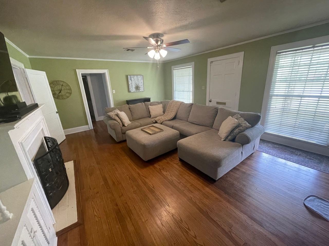 3642 Gilbert Dr - Photo 3 of 23