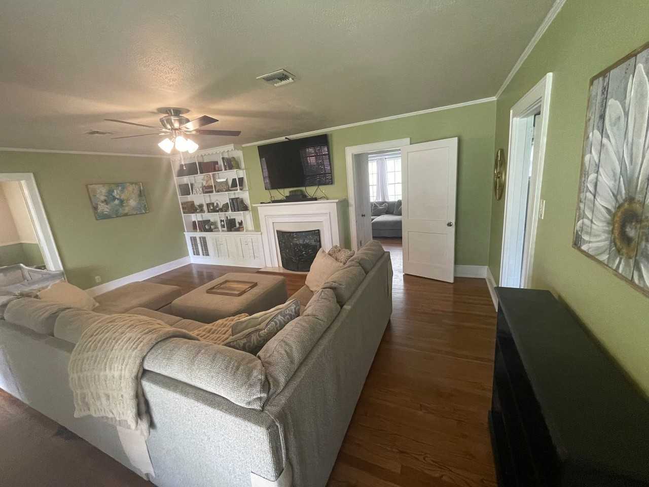 3642 Gilbert Dr - Photo 5 of 23