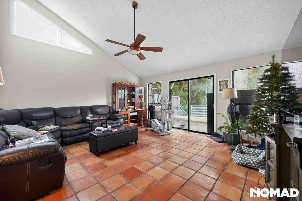 5314 Oak Bay Dr E - Photo 7 of 31