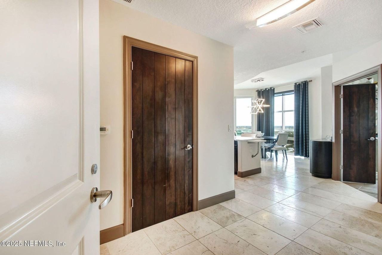 1431 Riverplace Blvd #1710 - Photo 4 of 49