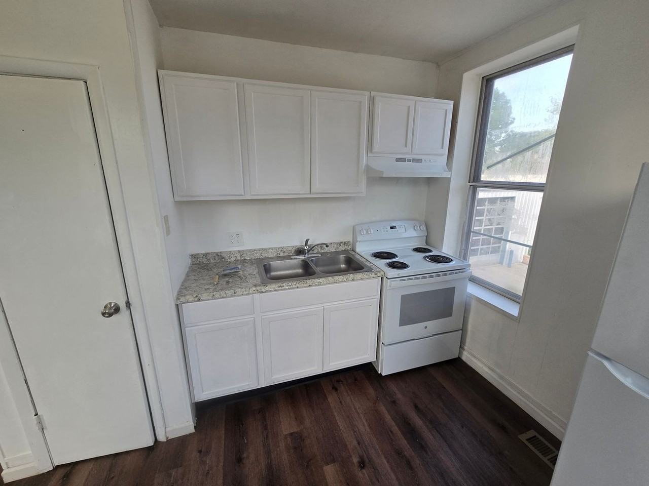 1223 W Main St - Photo 2 of 20