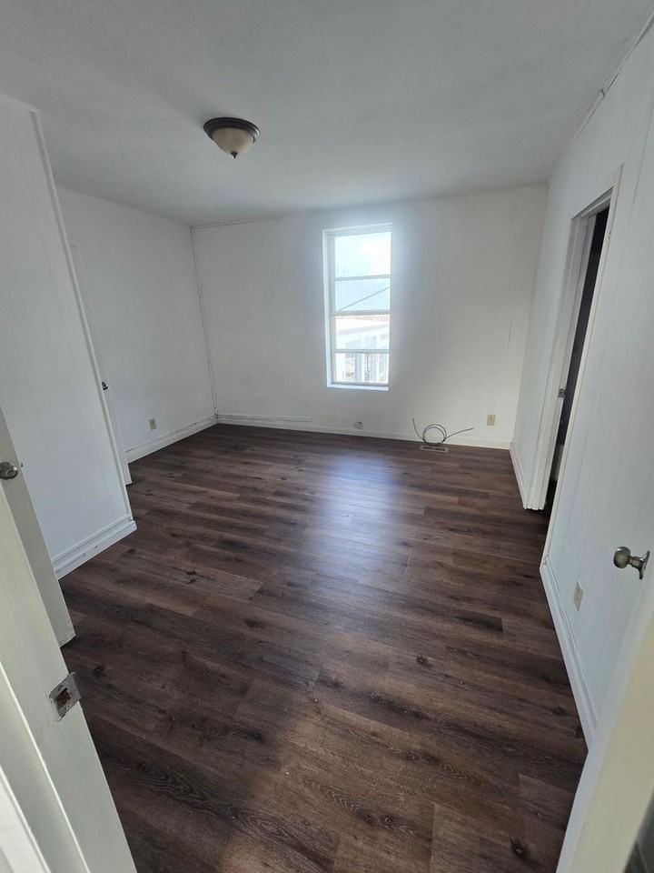 1223 W Main St - Photo 5 of 20