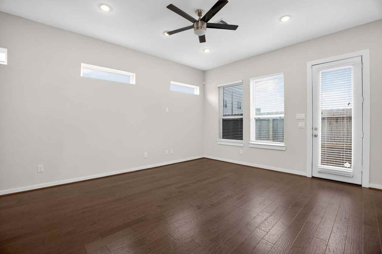 619 Thornton Oaks Ln - Photo 3 of 29
