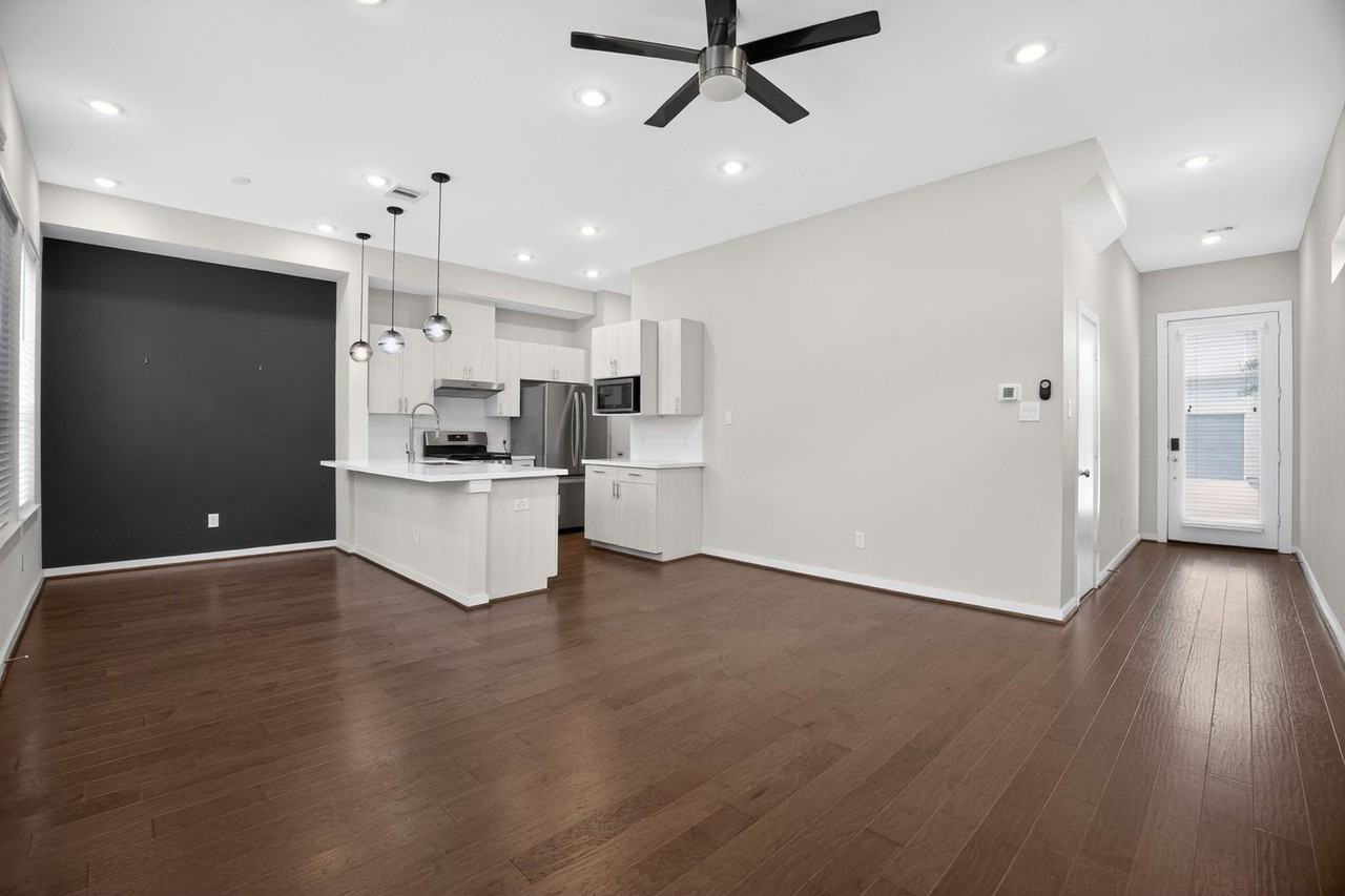 619 Thornton Oaks Ln - Photo 4 of 29