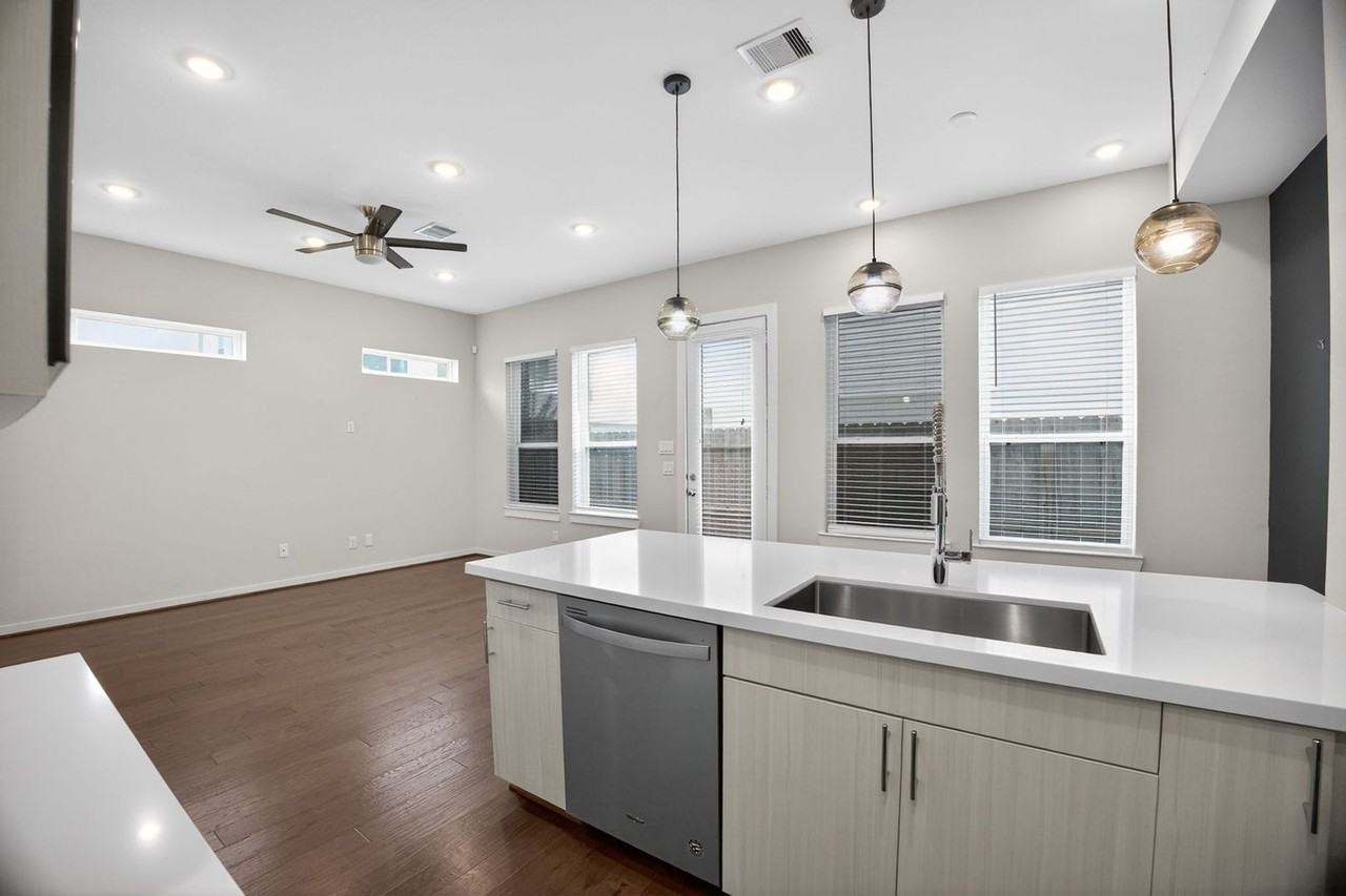 619 Thornton Oaks Ln - Photo 7 of 29