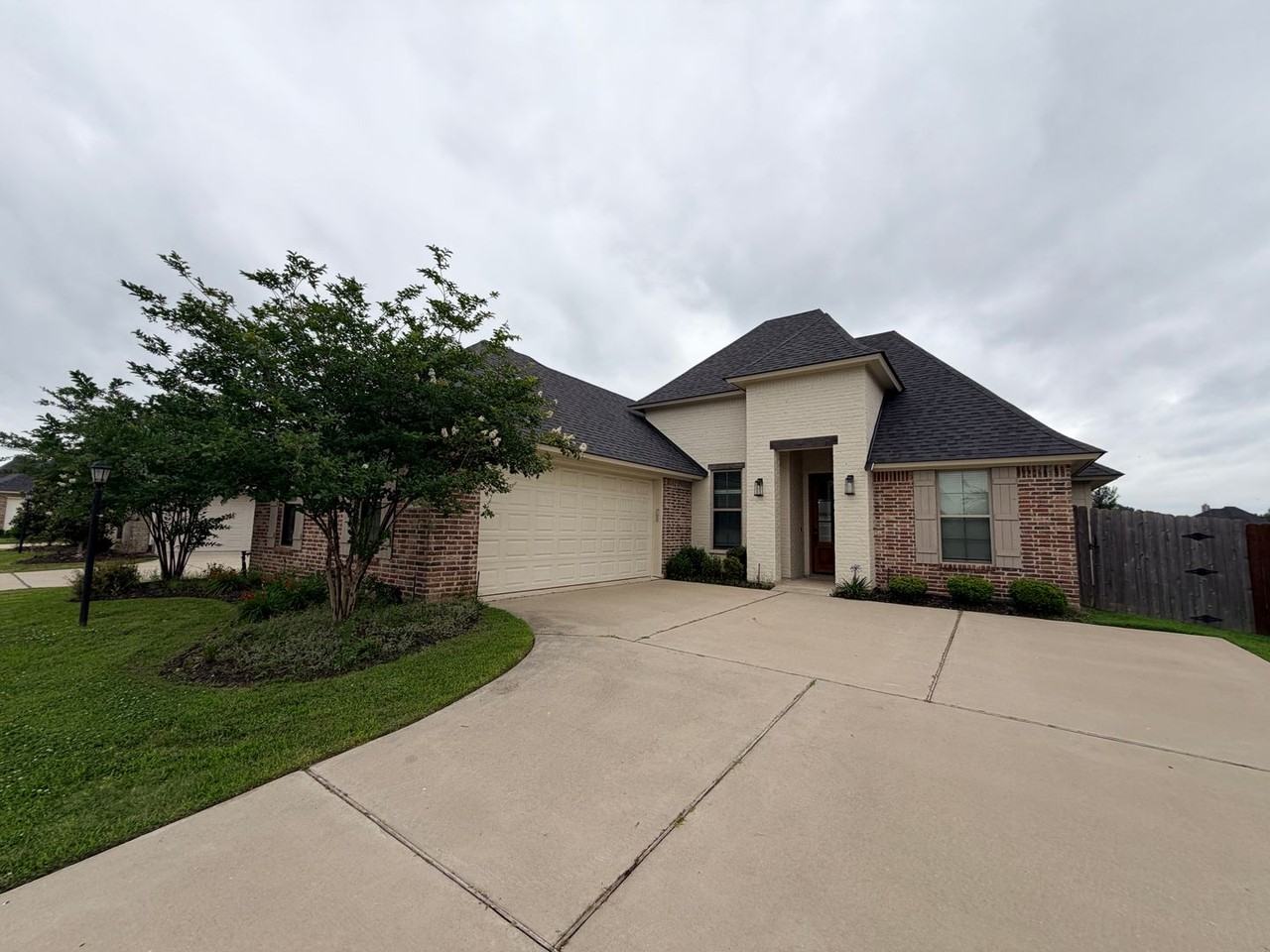 5116 Tensas Dr - Photo 2 of 28