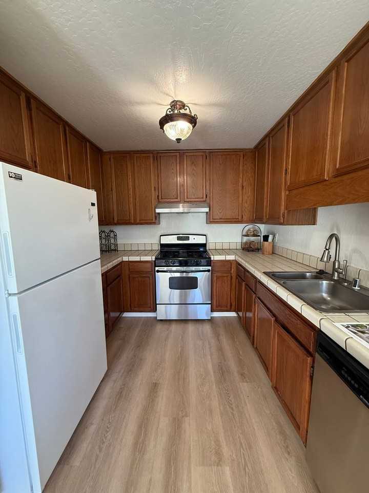 253 Green Meadow Dr - Photo 4 of 16
