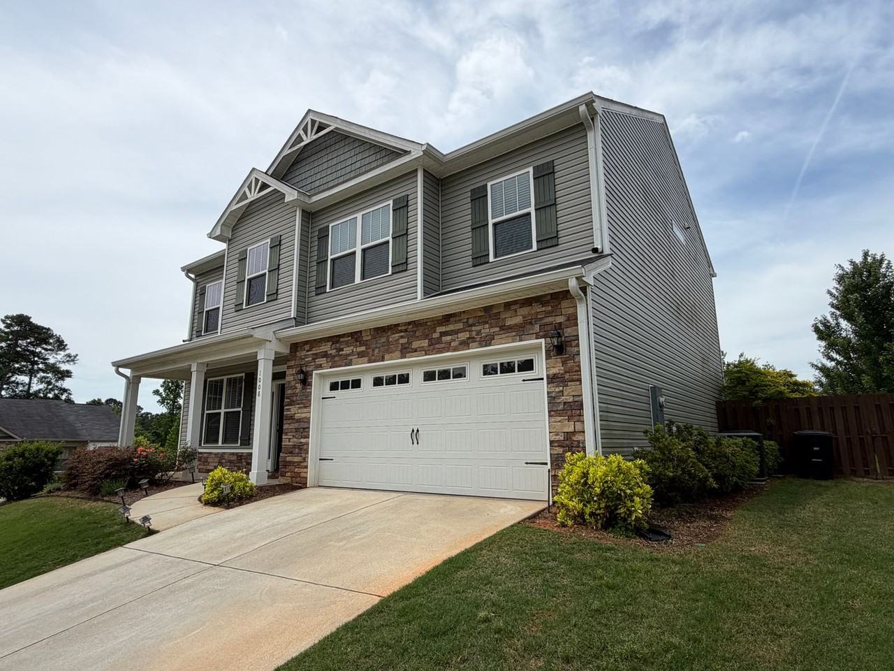 1008 Swan Ct - Photo 2 of 43