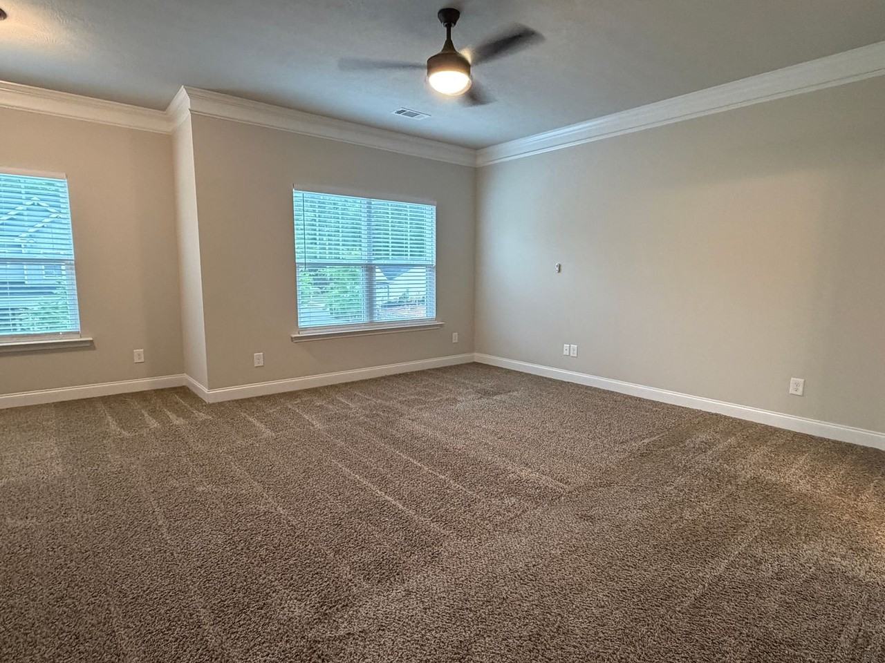 1008 Swan Ct - Photo 5 of 43