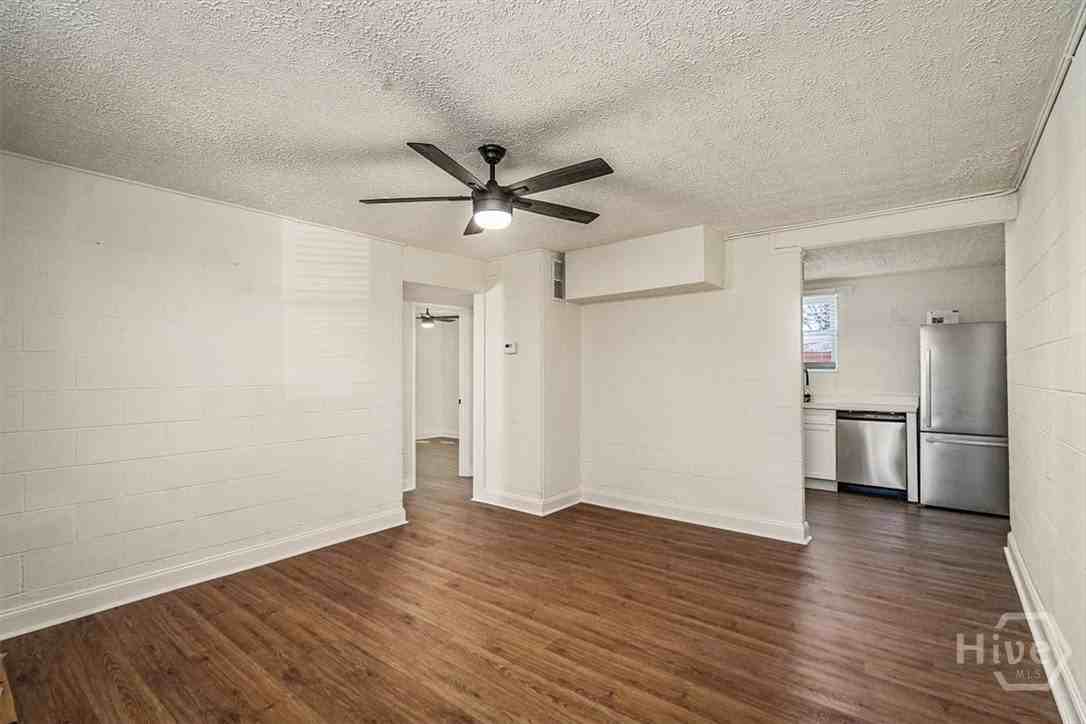 410 S Columbia St #A2 - Photo 5 of 7