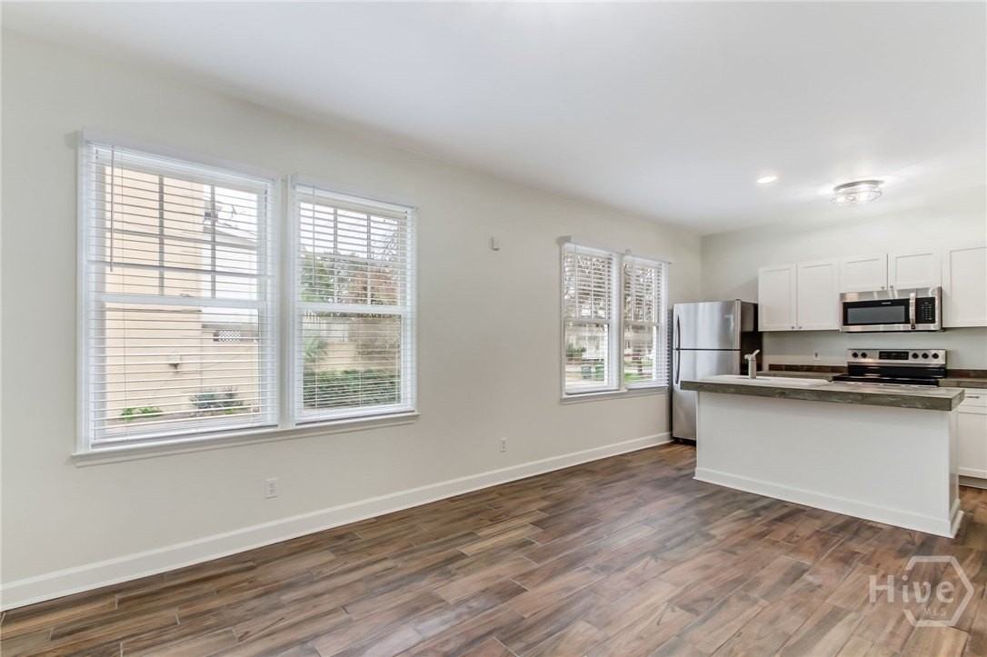 301 W Henry St #B - Photo 4 of 24