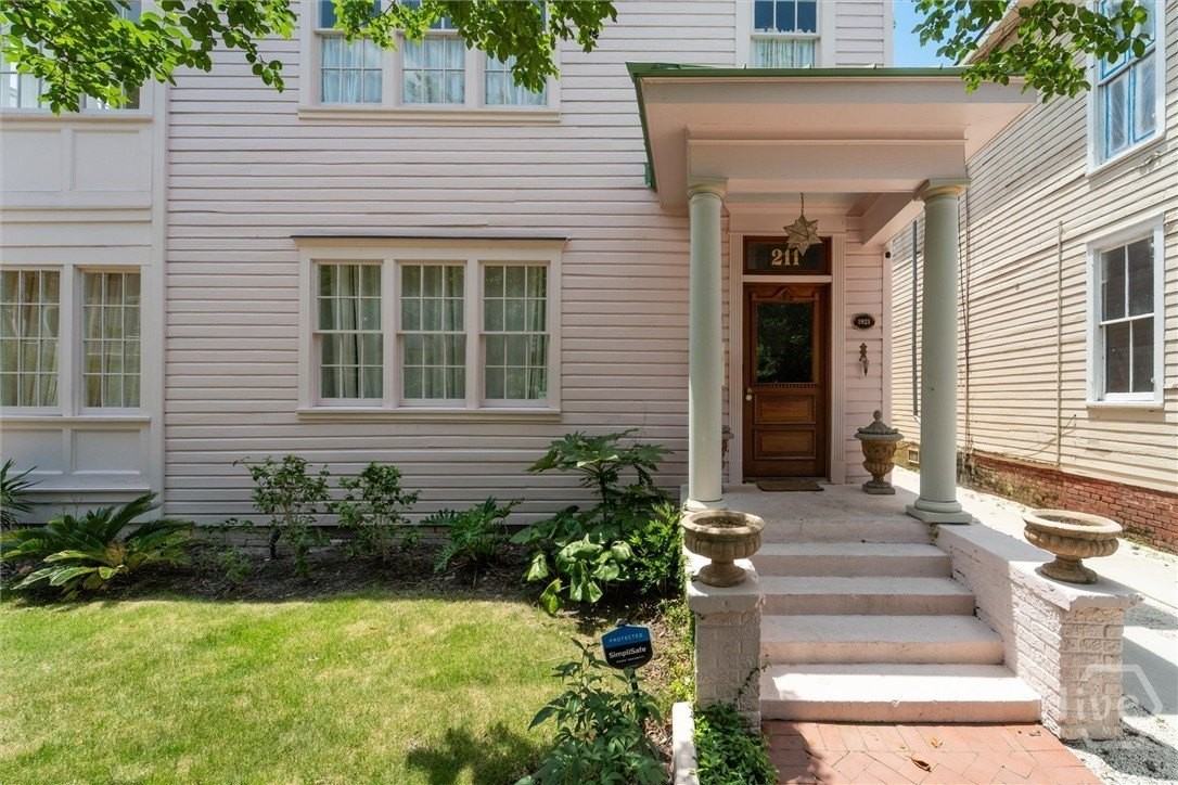 211 W 40th St #B - Photo 3 of 28