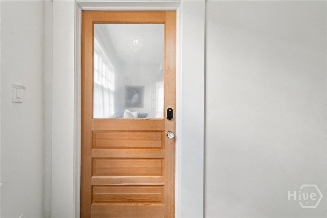 211 W 40th St #B - Photo 5 of 28