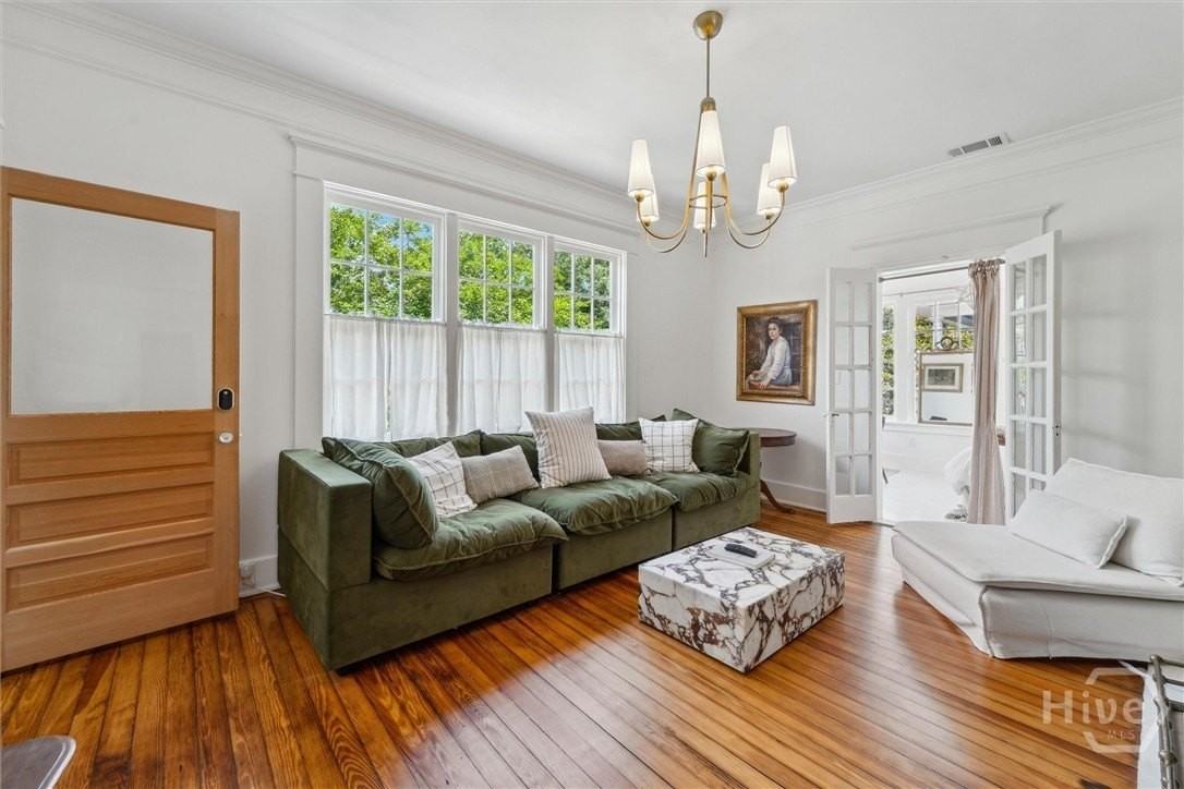 211 W 40th St #B - Photo 6 of 28