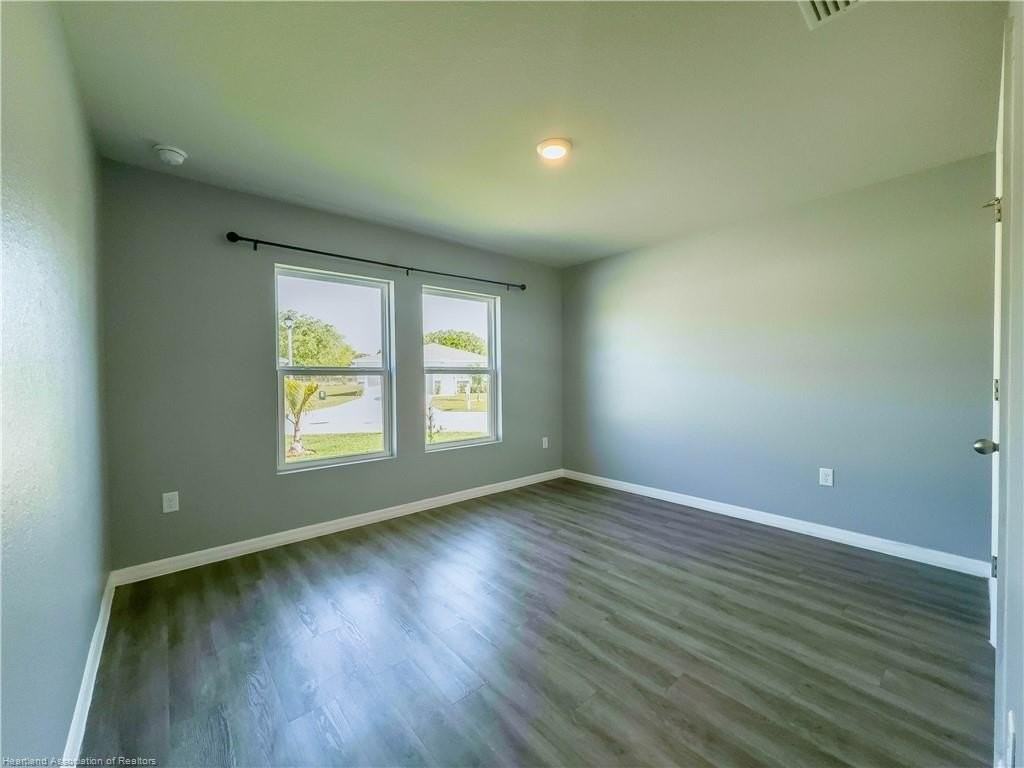 1392 Stone Ridge Cir - Photo 4 of 35
