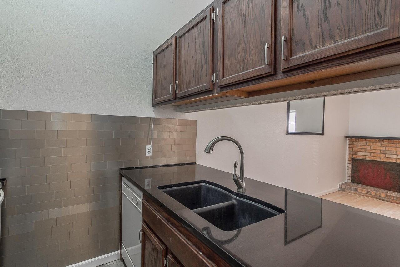 201 N Troy Ave #A - Photo 3 of 9